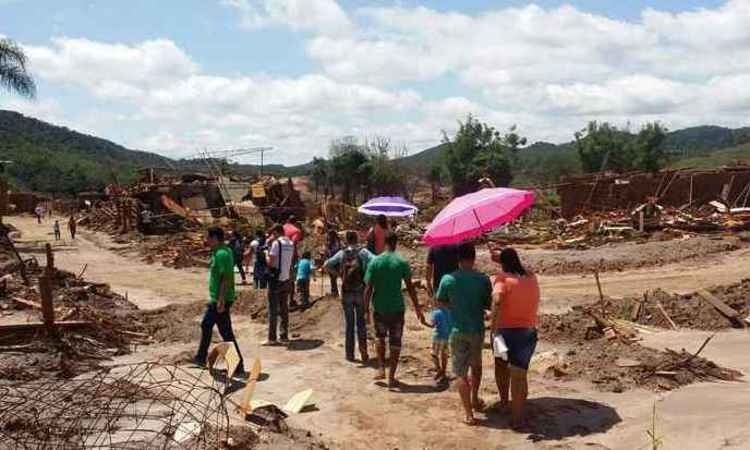 A Barragem de Fundão rompeu em 5 de novembro de 2015, resultando na morte de 19 pessoas, destruiu o subdistrito de Bento Rodrigues e afetou os distritos de Águas Claras, Ponte do Gama, Paracatu e Pedras e as cidades de Barra Longa e Rio Doce