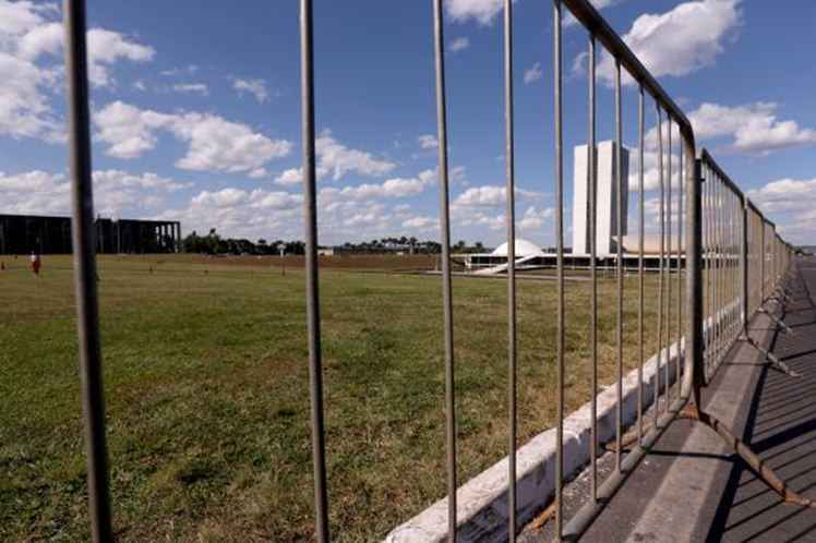 Um muro de metal dividindo a Esplanada ao meio deve começar a ser erguido neste fim de semana