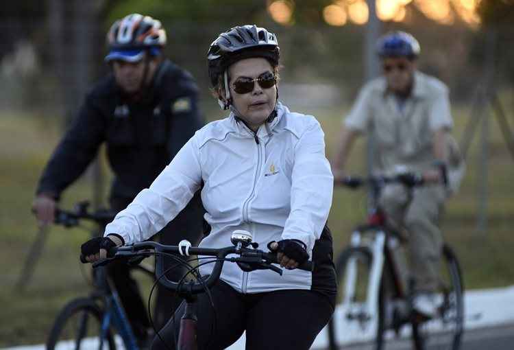 A presidente Dilma foi vista fazendo exercícios, na manhã desta terça-feira (10/5)