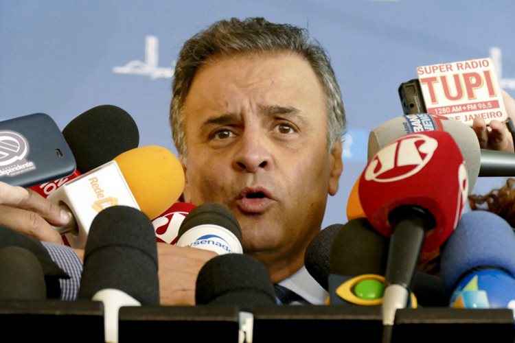 Para Aécio, Temer não deve se preocupar com popularidade, mas sem com a reconstrução do país