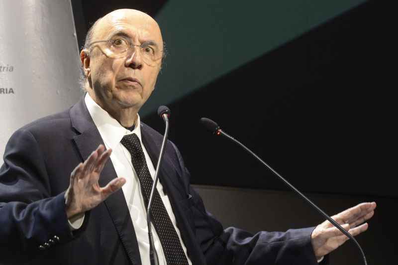 Henrique Meirelles quer conter o aumento dos gastos públicos e a escalada do endividamento