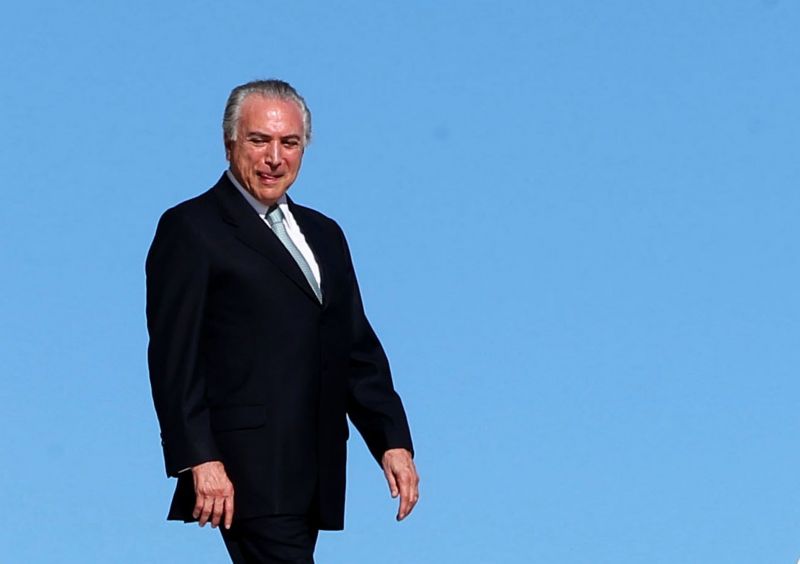 Temer informou que apenas depois da notificação receberia parlamentares que desejam cumprimentá-lo