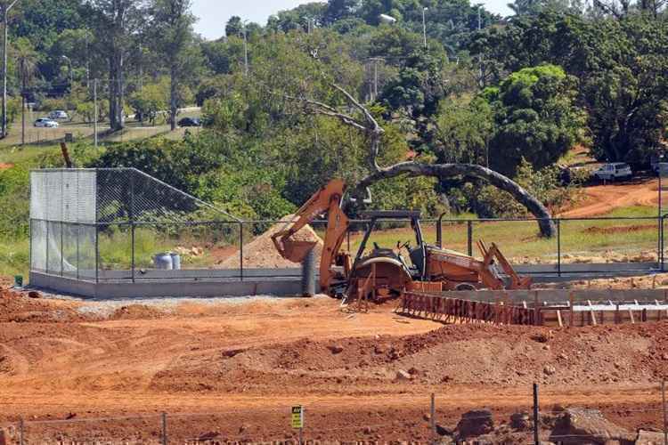 Obras do Deck Sul, próximo à Ponte das Garças, no Lago Sul, estão paralisadas