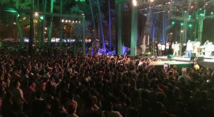 Antes, subiu ao palco a banda A lá vontê