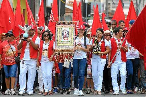 Festa do Divino reúne ao menos 10 paróquias em procissões em Planaltina