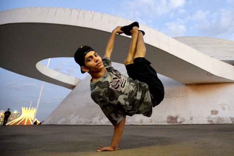 Nascido no Maranhão, jovem veio à capital realizar o sonho de viver da dança