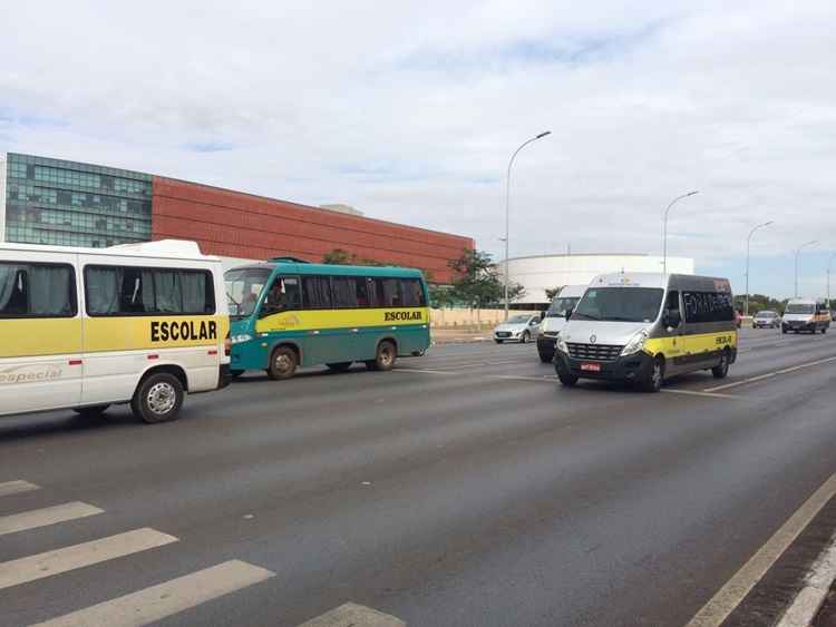 Em manifestação na manhã desta quinta (19/8), o grupo segue até o Estádio Nacional Mané Garrincha, onde se concentra para, depois, seguir a pé até o Palácio do Buriti