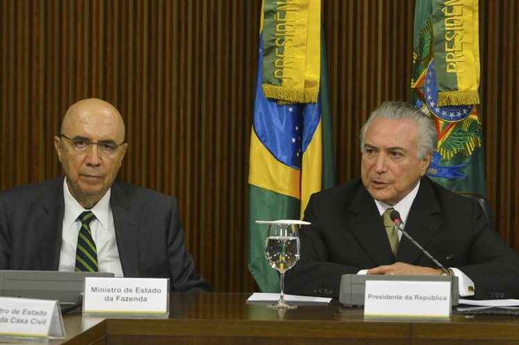 Ao anunciar as novas medidas para os líderes da base aliada no Congresso, o presidente interino Michel Temer disse que enviará uma emenda constitucional ao Congresso para limitar gastos públicos