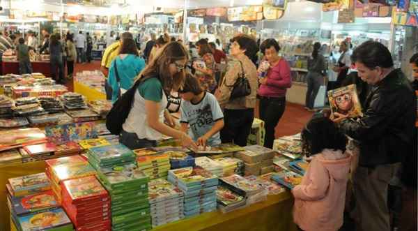 Imagem da Feira do Livro de Brasília, que vai celebrar a relação entre o leitor, os estudantes e os professores