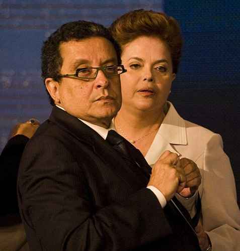 Dilma e Santana durante debate realizado pela TV Bandeirantes nas eleições de 2010