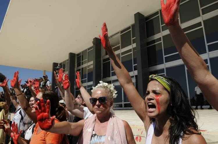 Campanha foi feita após o caso chocante de uma adolescente estuprada por 33 homens no Rio de Janeiro