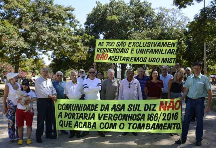 Na segunda-feira, protesto reuniu moradores e defensores do tombamento contra as decisões do Iphan