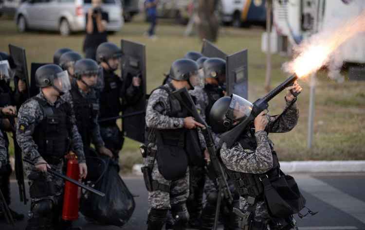 Policiais militares do Bope apareceram para evitar que outras pessoas subissem no prédio