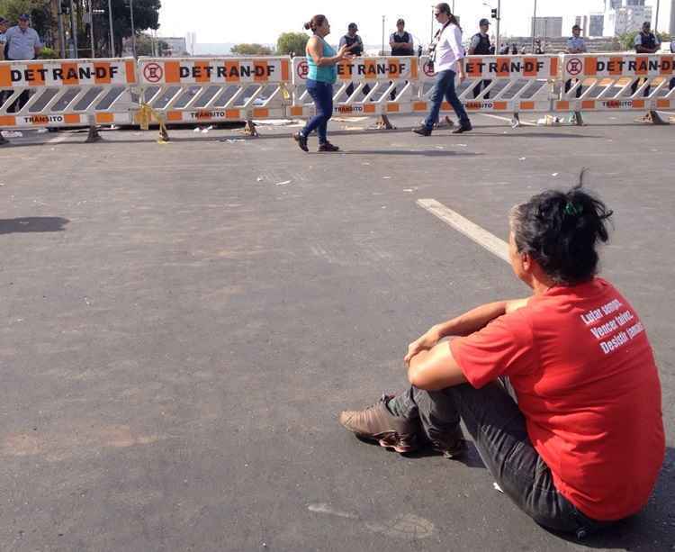 A área isolada ocupa 300 metros da via. O perímetro foi aumentado nesta quinta-feira