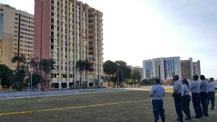 O Torre Palace Hotel, ocupado desde outubro de 2015, está cercado pela polícia há três dias