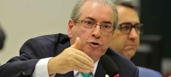 A defesa de Cunha sustenta que ter contra si uma denúncia por um crime que não tenha sido cometido nas específicas funções de presidente da República não é motivo para impedi-lo de assumir o cargo em caso de vacância do titular - atualmente, o presidente em exercício Michel Temer