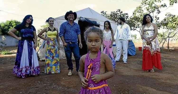 Cerca de 70 ciganos moram em tendas, em um acampamento localizado em Sobradinho: primeiro terreno doado pela União