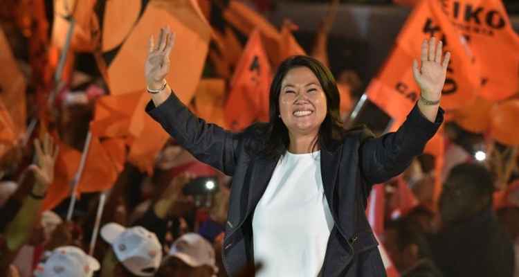 Keiko Fujimori, durante comício em Lima: candidata  de 41 anos enfrenta resistência dos movimentos populares e rejeição por histórico familiar