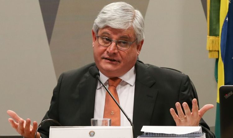 Ao sair de uma reunião do Conselho Superior do Ministério Público Federal, Janot afirmou: %u201Cnão confirmo nada%u201D