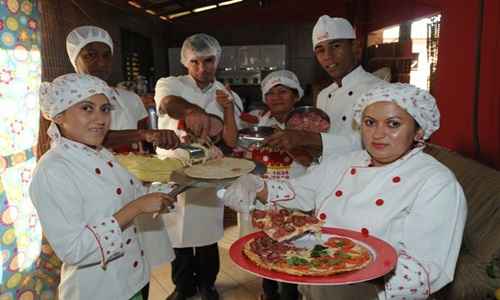 Depois de ser doméstica desde os 10 anos, piauiense serve rodízio de pizzas nos mais variados tipos de eventos. Segredo está na técnica italiana da massa e em ingredientes de qualidade