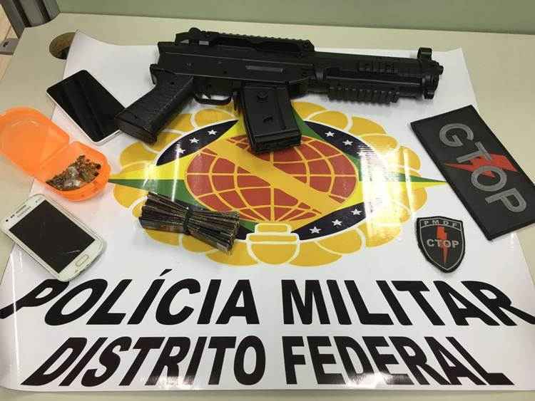 Ele foi denunciado por moradores da região, que o descreveram aos policiais. A prisão ocorreu por volta das 21h30 desta segunda-feira