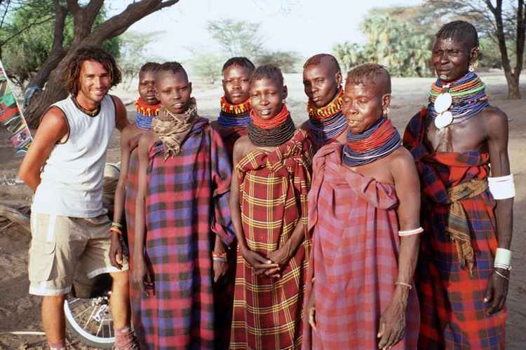 Junho de 2002. Chegada na Aldeia de Tribo Makua, em Pemba, Moçambique, África