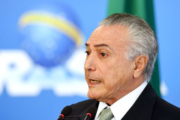 A eventual instauração de um procedimento contra Temer pode esbarrar no fato de que a Constituição determina que o presidente da República não pode ser investigado ou processado por atos anteriores ao mandato vigente