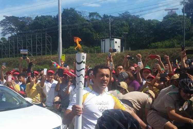 O sargento da Companhia de Operações Especiais da Polícia Militar Laércio Estumano carregou a Tocha Olímpica em Manaus e representou a Força Nacional de Segurança