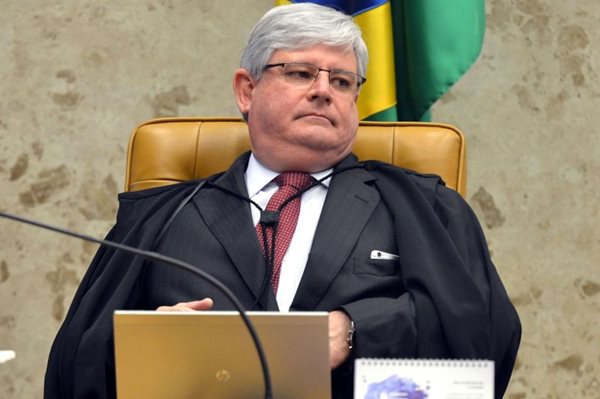 O jovem alega que Janot violou a Constituição Federal ao 