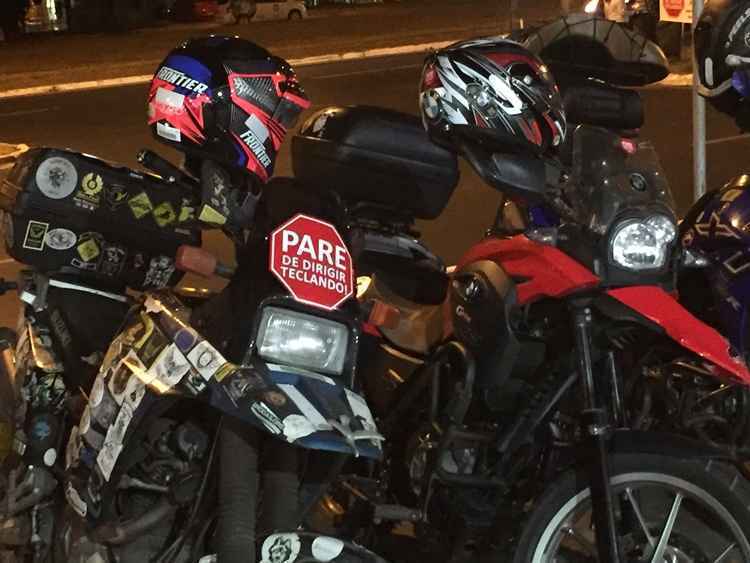 Antônio Mendes, 52 anos, morreu após ser atingido por um carro há um mês; ato póstumo ocorreu na 1º Avenida do Sudoeste, local do acidente e contou com a presença de cerca de 150 pessoas