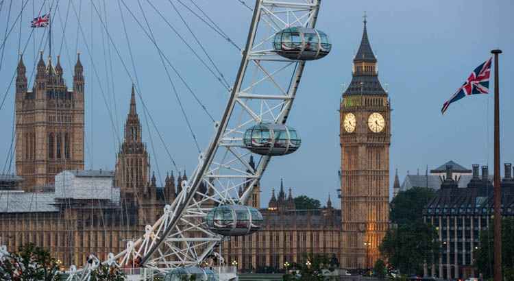 Bandeiras do Reino Unido próximo ao Big Bem, em Londres: saída do Reino Unido da UE também poderia incentivar os apelos a uma Europa 