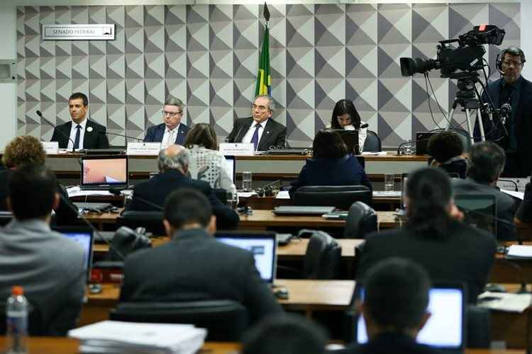 No início da oitiva, o convidado disse que não poderia responder sobre o impacto dos decretos na meta fiscal, pois o Ministério do Trabalho 