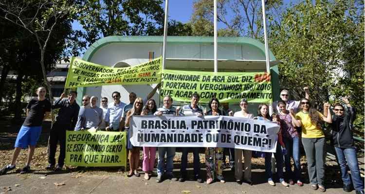 Moradores do Plano Piloto e da Vila Planalto participaram da manifestação, na 216 Sul: medo da criminalidade