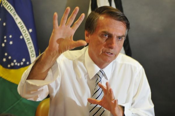 Bolsonaro é alvo de representação do PV por ter dedicado seu voto a favor do impeachment da presidente Dilma Rousseff ao coronel Carlos Alberto Brilhante Ustra, reconhecido pela Justiça como torturador durante a ditadura militar