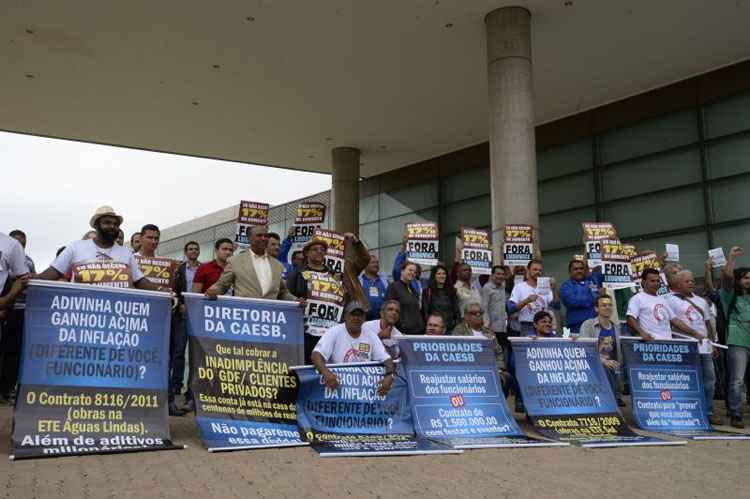 Manifestações dos grevistas em frente à Câmara Legislativa: assembleia marcada para a próxima terça-feira