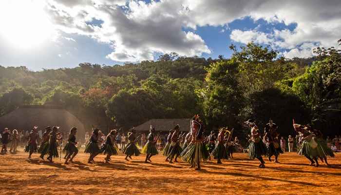 A mostra trará artesanatos utilitários, ritualísticos, decorativos e funcionais feitos com materiais variados: madeiras, fibras, cipós e outros recursos naturais. Evento integra a programação do XVI Encontro de Culturas Tradicionais da Chapada dos Veadeiros, que ocorrerá de 15 a 30 de julho na Vila de São Jorge, na Chapada dos Veadeiros (GO)