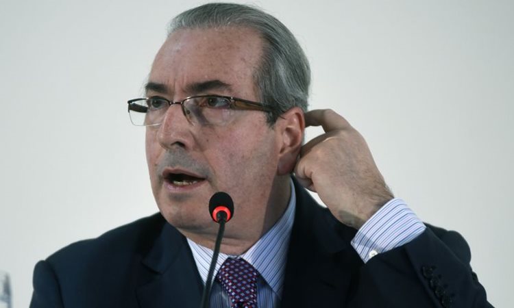 Os dados do celular de Otávio Azevedo reforçam as suspeitas sobre a atuação de Cunha junto a empreiteiros e que ele teria repetido o expediente de pedir apoio a Henrique Alves com outros empresários