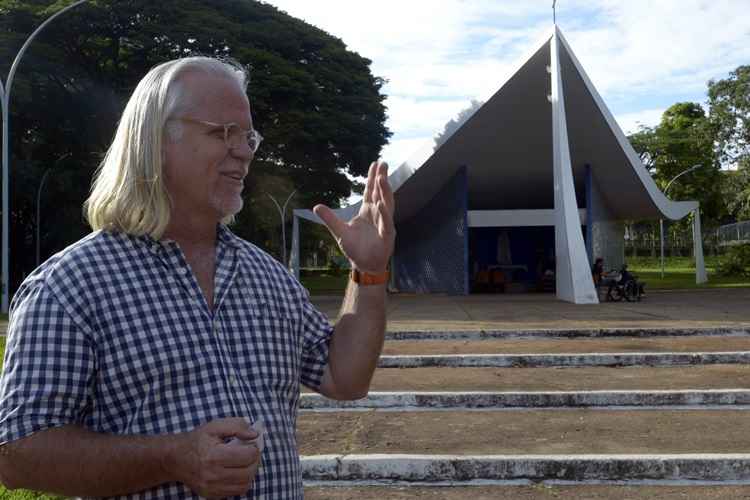 O escritor Nicolas Behr está entre os convidados, juntamente com Alexandre Pilati,  Wilson Pereira e Cristiane Sobral