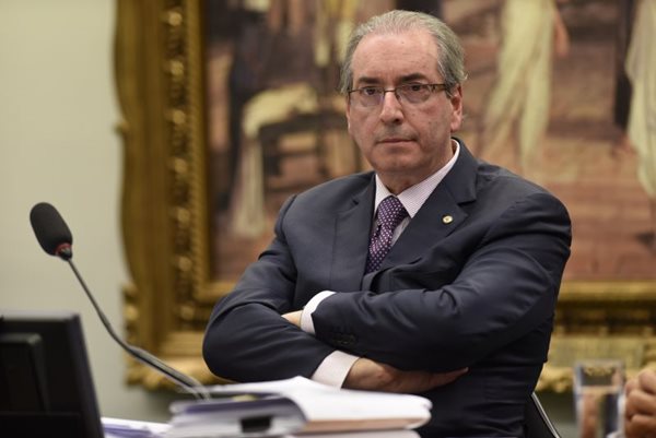 O indicativo de que a sessão seria encerrada abriu uma gritaria entre deputados aliados e rivais de Cunha. Em seguida, Serraglio encerrou a reunião. Uma nova sessão para analisar o recurso está marcada para esta quinta-feira às 9h30