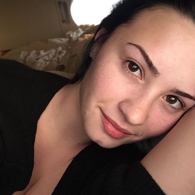 Demi Lovato sem maquiagem para sua campanha no Instagram: novos tempos