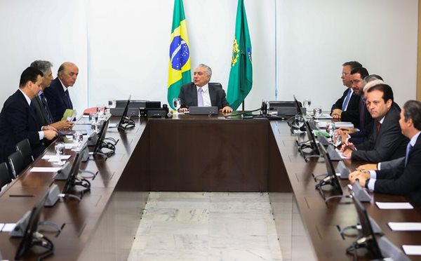 Na reunião com a equipe econômica, Temer pediu a todos os ministros presentes que, em 15 dias, apresentem medidas para 