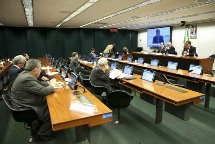 O relator da CPI do Carf, deputado João Carlos Bacelar, pediu adiamento do prazo para apresentação do relatório final da CPI