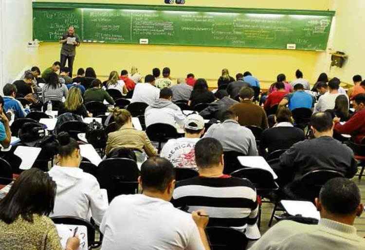 Concursos terão que estabelecer critérios objetivos, com verificação do candidato negro ou pardo por comissão. Editais já lançados sem essa regra precisarão ser retificados. Hoje, fiscais usam foto ou videoconferência