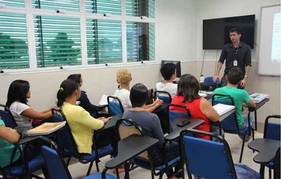 O Senac de Roraima é uma das instituições a oferecer no curso. Pedro André Setúbal Fernandes, advogado e instrutor da capacitação (à frente), classifica a conduta da OAB como incompreensível