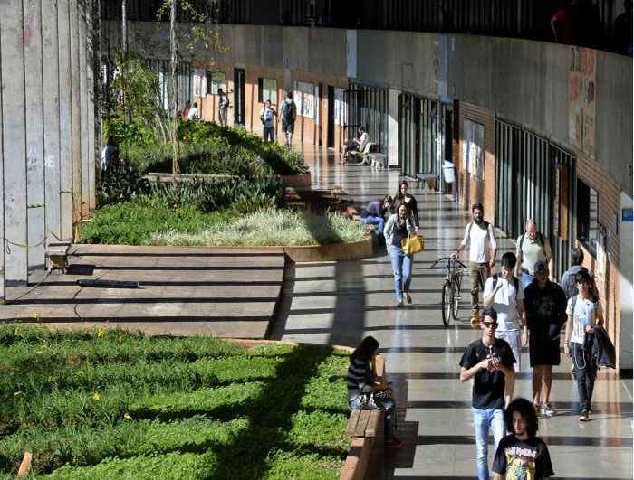 Votação será em 30 e 31 de agosto. Servidores do quadro técnico fazem pressão por benefícios