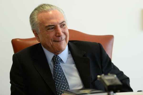 O afastamento da presidente Dilma Rousseff, substituída pelo presidente em exercício, Michel Temer, estaria por trás do avanço na confiança de consumidores e empresários, o que tem estimulado a atividade econômica, acredita o pesquisador