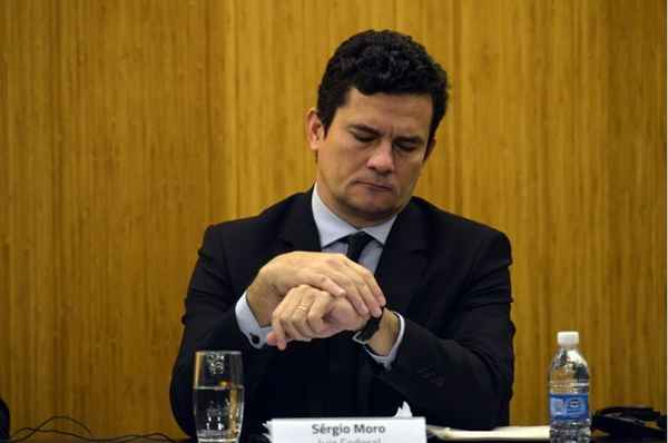 A decisão de Moro foi dada em termo de audiência de três testemunhas da acusação no processo em que Odebrecht e executivos do grupo são réus por corrupção, lavagem de dinheiro e organização criminosa, decorrente da descoberta de um departamento oficial de propinas na empresa