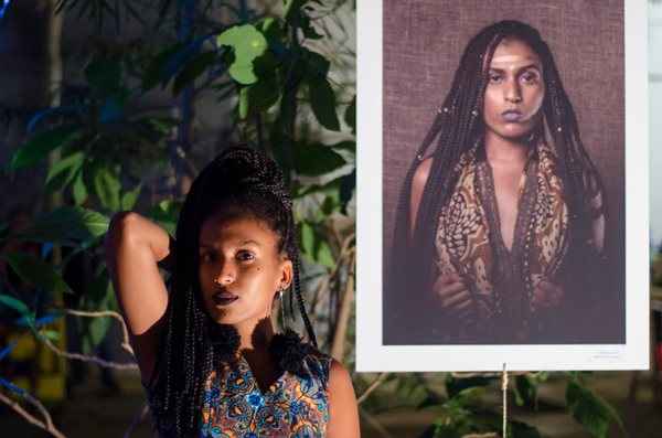 Fotografias trabalham com o empoderamento da mulher negra através do cabelo. <i> Raízes </i> foi trabalho de conclusão de curso de estudante da UnB