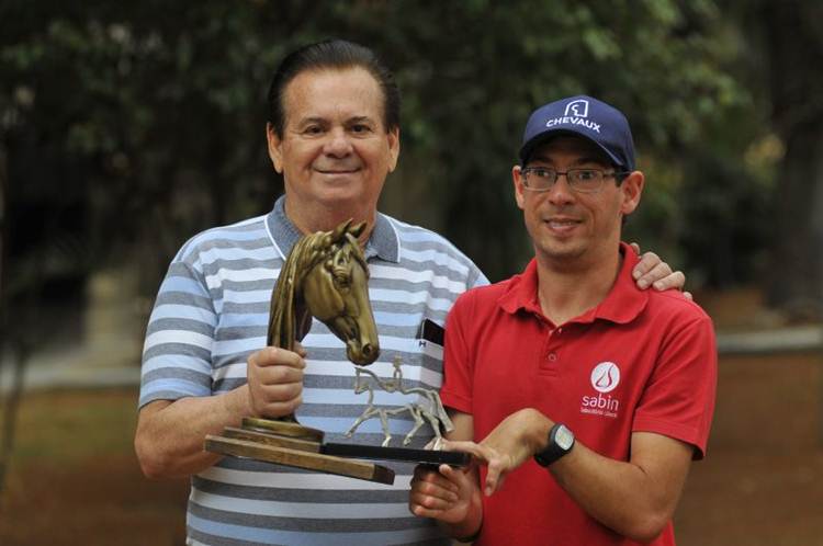 Wilson Ribeiro vendeu rifas para garantir que o filho, o atleta paralímpico Sérgio Froes, continuasse na equitação e faz questão de acompanhar todas as  competições: 