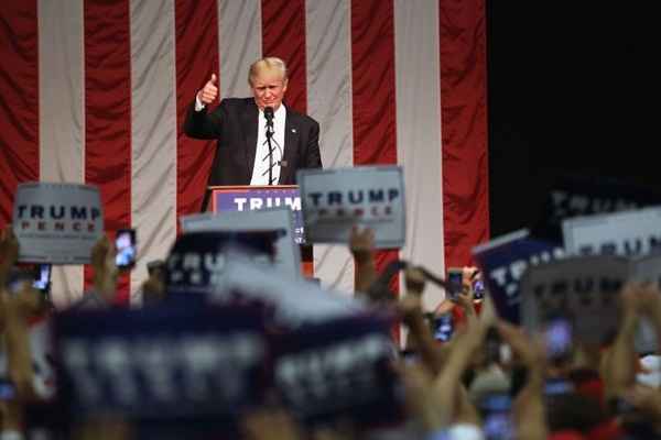 Candidato Donald Trump durante discurso em Fairfield, Connecticut